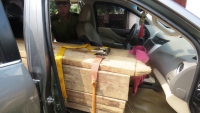 Quảng Bình: Bắt giữ xe ô tô gắn biển số giả chở gỗ lậu