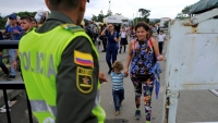 Hàng nghìn người Venezuela vượt rào qua biên giới Colombia