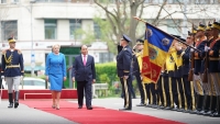 Thủ tướng Romania Viorica Dancila chủ trì lễ đón Thủ tướng Nguyễn Xuân Phúc
