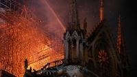 Pháp: Các kiến trúc bên trong nhà thờ Đức Bà vẫn còn nguyên vẹn