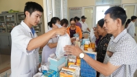 Bệnh viện TW Huế khám và cấp phát thuốc miễn phí tại xã Hải Vĩnh