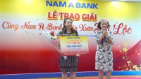 Nam A Bank trao thưởng “khủng” cho khách hàng