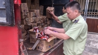 Lào Cai: Thu giữ và tiêu hủy 8.000 que kem Trung Quốc nhập lậu qua biên giới