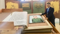 Bảo tàng Tổng hợp Quảng Bình tiếp nhận sách thư pháp lớn nhất thế giới về Đại tướng Võ Nguyên Giáp
