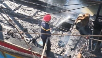 Quảng Bình: Tàu cá hơn 2 tỷ đồng bốc cháy khi neo trong cảng Gianh