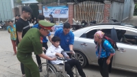 Sơn La: Nam sinh bị viêm màng não vẫn quyết ngồi xe lăn đi thi THPT quốc gia