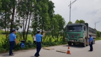 Xử lý nhiều trường hợp xe quá tải trên địa bàn tỉnh Hà Nam, Ninh Bình