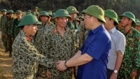 Phó Thủ tướng Vương Đình Huệ thăm hỏi, động viên lực lượng chữa cháy rừng ở Hà Tĩnh