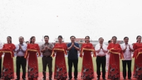Phó Thủ tướng Vương Đình Huệ cắt băng khánh thành Sân vận động Hà Tĩnh
