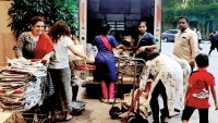 Ấn Độ: Biến 6 tấn báo cũ thành vở.