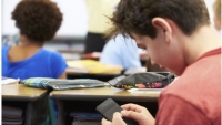 Cấm điện thoại di động trong trường học có thể cải thiện kết quả học tập của học sinh
