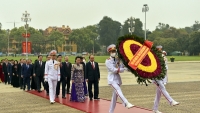 Các đại biểu Quốc hội vào Lăng viếng Chủ tịch Hồ Chí Minh
