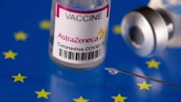 Vắc xin AstraZeneca trở thành một vũ khí chính trị, thảm họa PR như thế nào?