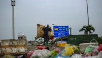 Hà Nội: Người dân cầu cứu di chuyển điểm trung chuyển rác tại xã Liên Phương