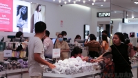 TP. HCM: Giữa làn sóng tẩy chay, H&M vẫn thu hút đông đảo khách đến 