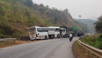 Sơn La: Xe khách va chạm với xe tải trên QL.6, 5 người bị thương