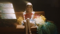 Rosé (BlackPink) diện thiết kế của Công Trí trong MV 'Gone'