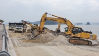 Quảng Ninh: Xem xét kỷ luật 3 cán bộ liên quan đến vụ đổ đất lấn vịnh Bái Tử Long