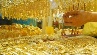 Giá vàng SJC giảm 200.000 đồng/lượng, chênh cao hơn vàng thế giới 7 triệu đồng