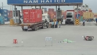 Hải Phòng: Cố vượt xe container cùng nhiều, một người đàn ông tử vong