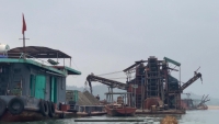 Hà Nội: Bắt quả tang cụm tàu khai thác cát trái phép trên sông Đà