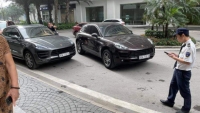 Hà Nội: Xuất hiện 2 xe Porsche cùng biển số tại sảnh 1 chung cư