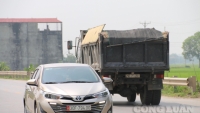 Hà Nội: Dàn xe quá khổ quá tải “tung tăng” chạy trên tỉnh lộ 419