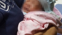 Hà Nội: Bé gái sơ sinh bị bỏ rơi tại trạm y tế xã