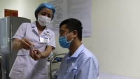 Cơ quan báo chí Trung ương tiêm vắc xin phòng COVID-19 ở Bệnh viện Bạch Mai