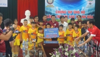 CLB Thanh Hóa và Hoàng Anh Gia Lai trao quà tại làng trẻ em SOS
