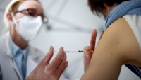 Châu Âu tính chuyện khởi kiện AstraZeneca vì chậm bàn giao vắc xin