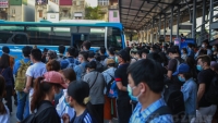 Hà Nội: Hàng nghìn người đổ về các bến xe lớn đi nghỉ lễ 30/4-1/5