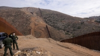 Lầu Năm Góc hủy bỏ dự án tường biên giới của Trump