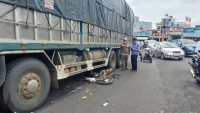 Đắk Lắk: Va chạm với xe tải, nam sinh lớp 12 đi xe máy tử vong