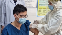 Hà Nội tiêm miễn phí vắc xin phòng Covid-19 cho người dân