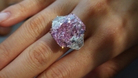 Chiêm ngưỡng chiếc nhẫn kim cương lớn nhất thế giới trị giá 876 tỷ VND