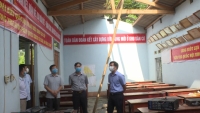 Lào Cai: Gió lốc bất ngờ làm hàng trăm pa nô bị hư hỏng