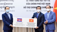 Việt Nam trao tặng vật tư, thiết bị y tế hỗ trợ Campuchia ứng phó dịch COVID-19