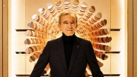 Ông trùm thời trang Pháp Bernard Arnault bất ngờ vượt Jeff Bezos thành người giàu nhất thế giới