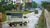 Hà Nội: Hàng loạt phương tiện quay đầu xe giữa đập tràn Quan Sơn khi thấy Thanh tra giao thông