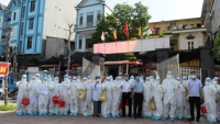 Hình ảnh test nhanh COVID-19 cho 19.000 công nhân ở Bắc Giang
