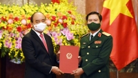 Chủ tịch nước Nguyễn Xuân Phúc trao quyết định bổ nhiệm Tổng Tham mưu trưởng QĐND Việt Nam