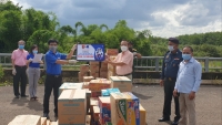Bình Phước tặng vật tư y tế, nhu yếu phẩm trợ sức Campuchia phòng chống dịch Covid-19