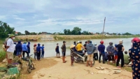 Nghệ An: Tìm kiếm người phụ nữ nhảy cầu tự tử ở Sông Lam