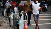 Indonesia đối phó với tình trạng thiếu oxy khi COVID tăng gấp 4 lần