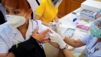 Thái Lan tiêm bổ sung vắc xin AstraZeneca cho những người tiêm Sinovac