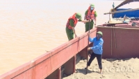 Công an xã ở Hà Tĩnh tuyên chiến với 'cát tặc' trên sông Lam