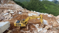 Nghệ An: Bắt quả tang nhóm đối tượng khai thác trái phép 800m3 đá trắng