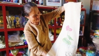 Nghệ nhân Phan Thị Thuận: Người dệt lên tấm lụa “vàng” từ tơ sen