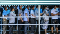 Trung Quốc hủy hơn 500 chuyến bay vì phát hiện ổ dịch mới tại sân bay quốc tế
